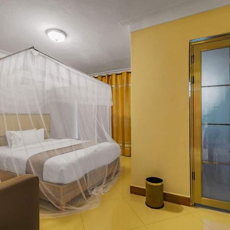 Santa Maria Hotel Entebbe Buitenkant foto