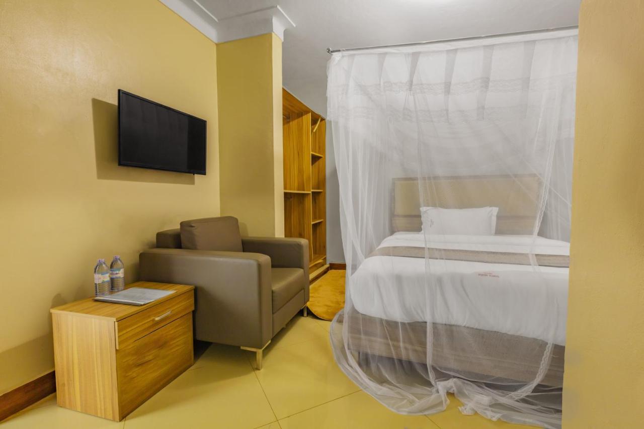 Santa Maria Hotel Entebbe Buitenkant foto
