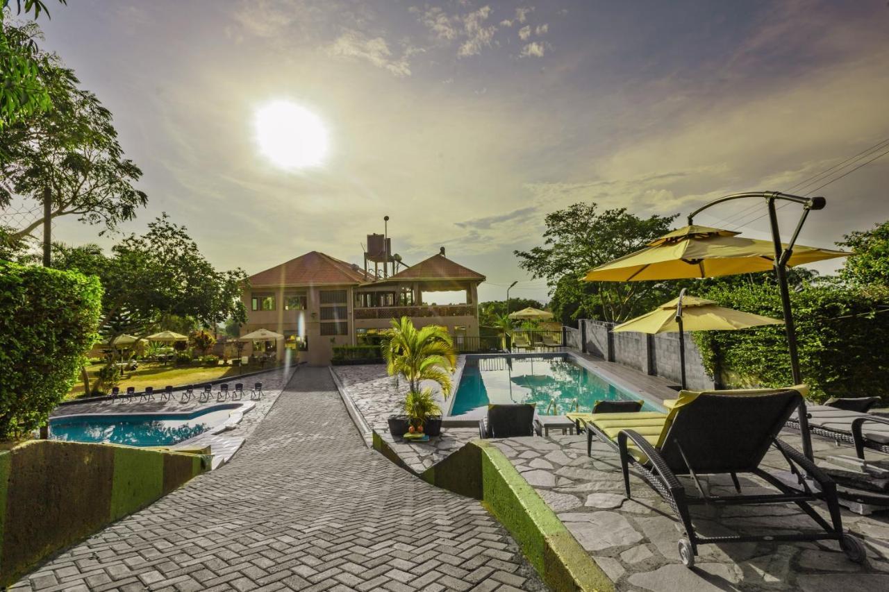 Santa Maria Hotel Entebbe Buitenkant foto