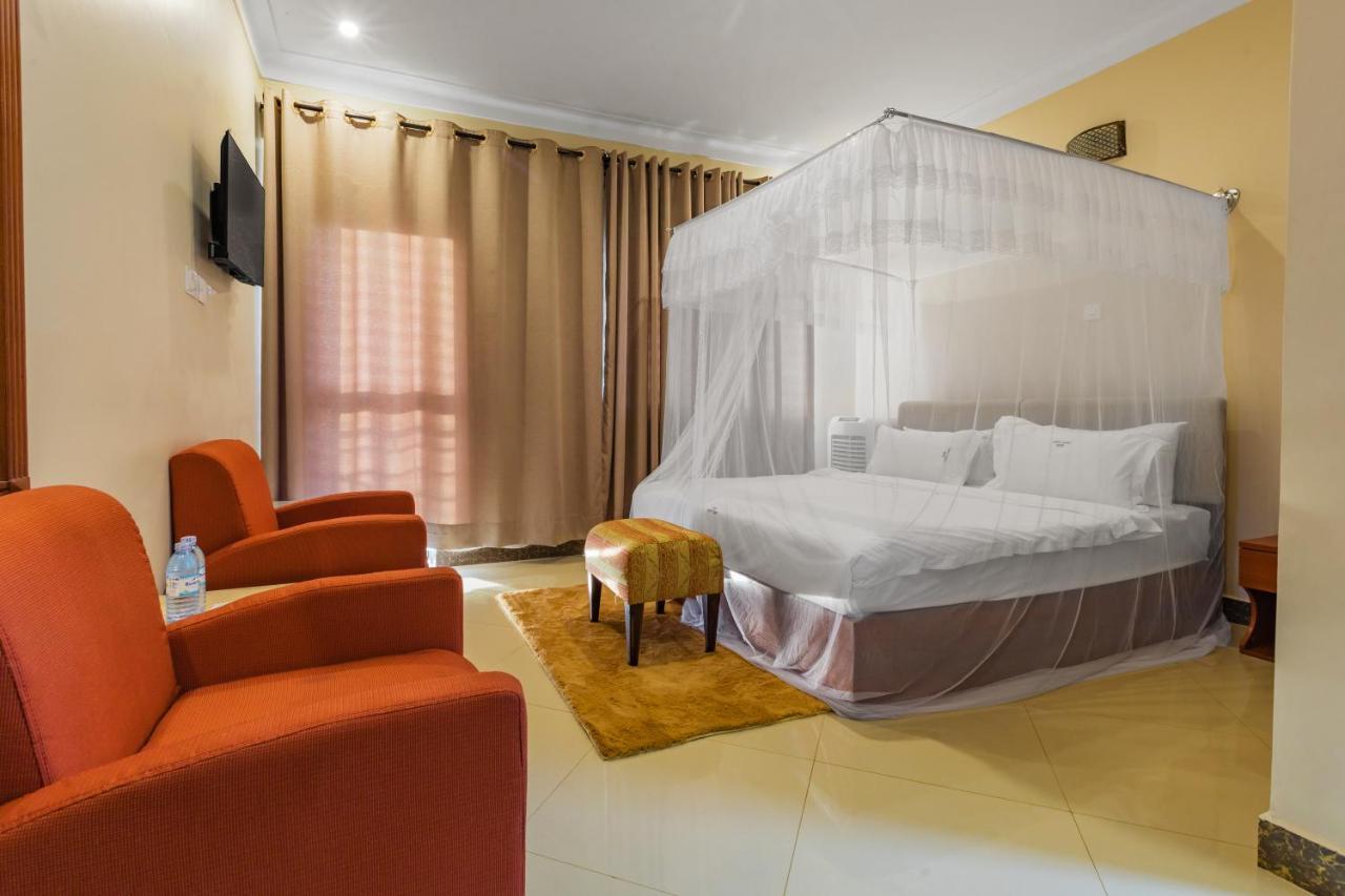 Santa Maria Hotel Entebbe Buitenkant foto