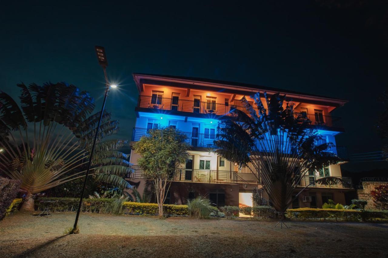 Santa Maria Hotel Entebbe Buitenkant foto