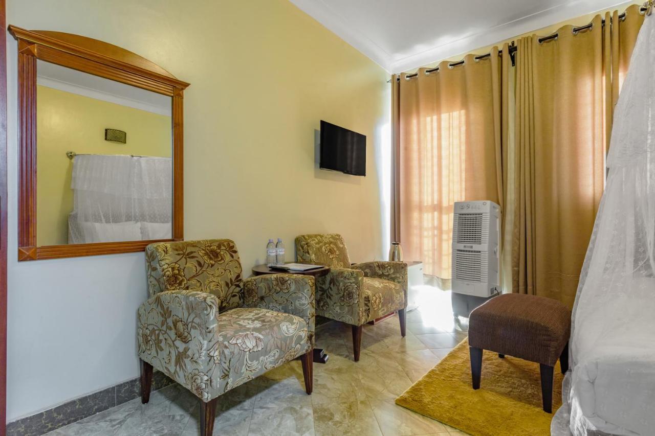 Santa Maria Hotel Entebbe Buitenkant foto