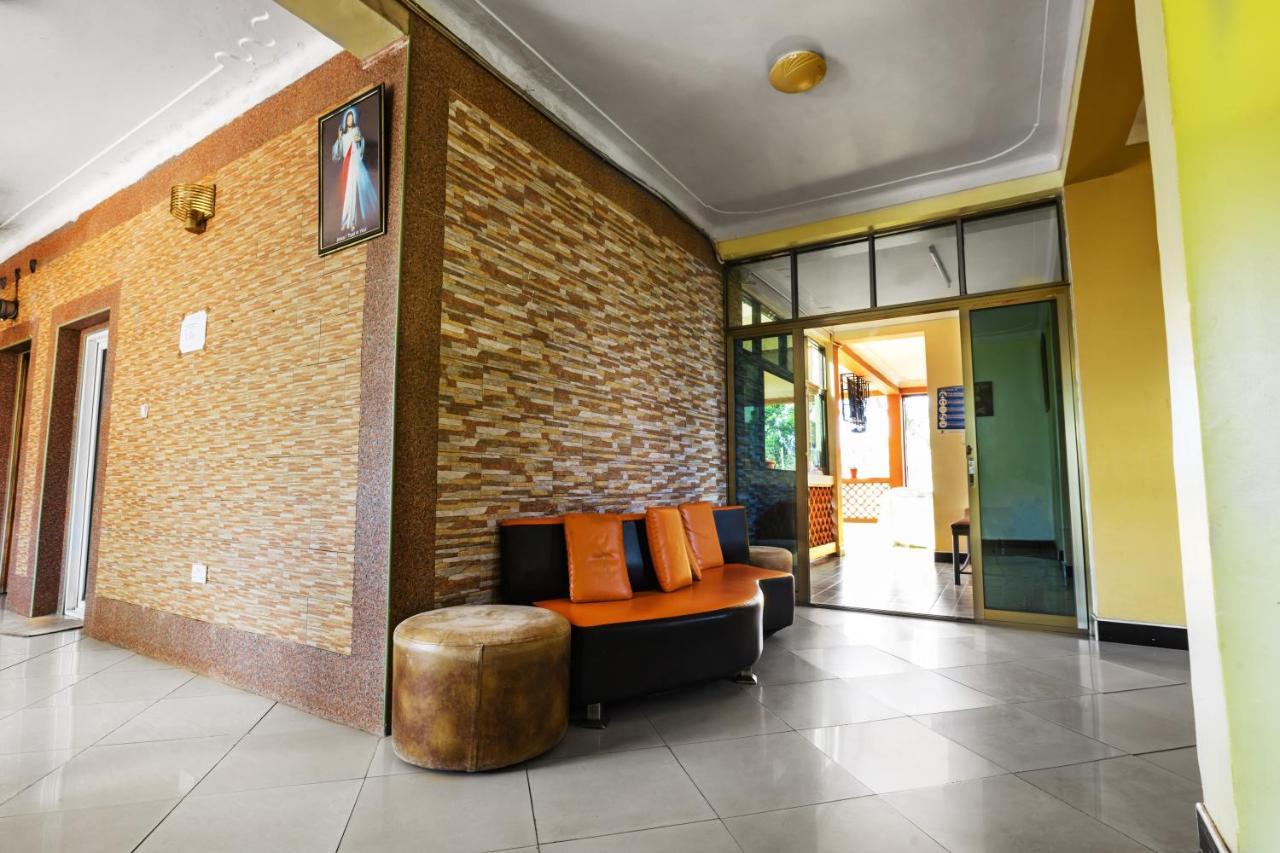 Santa Maria Hotel Entebbe Buitenkant foto