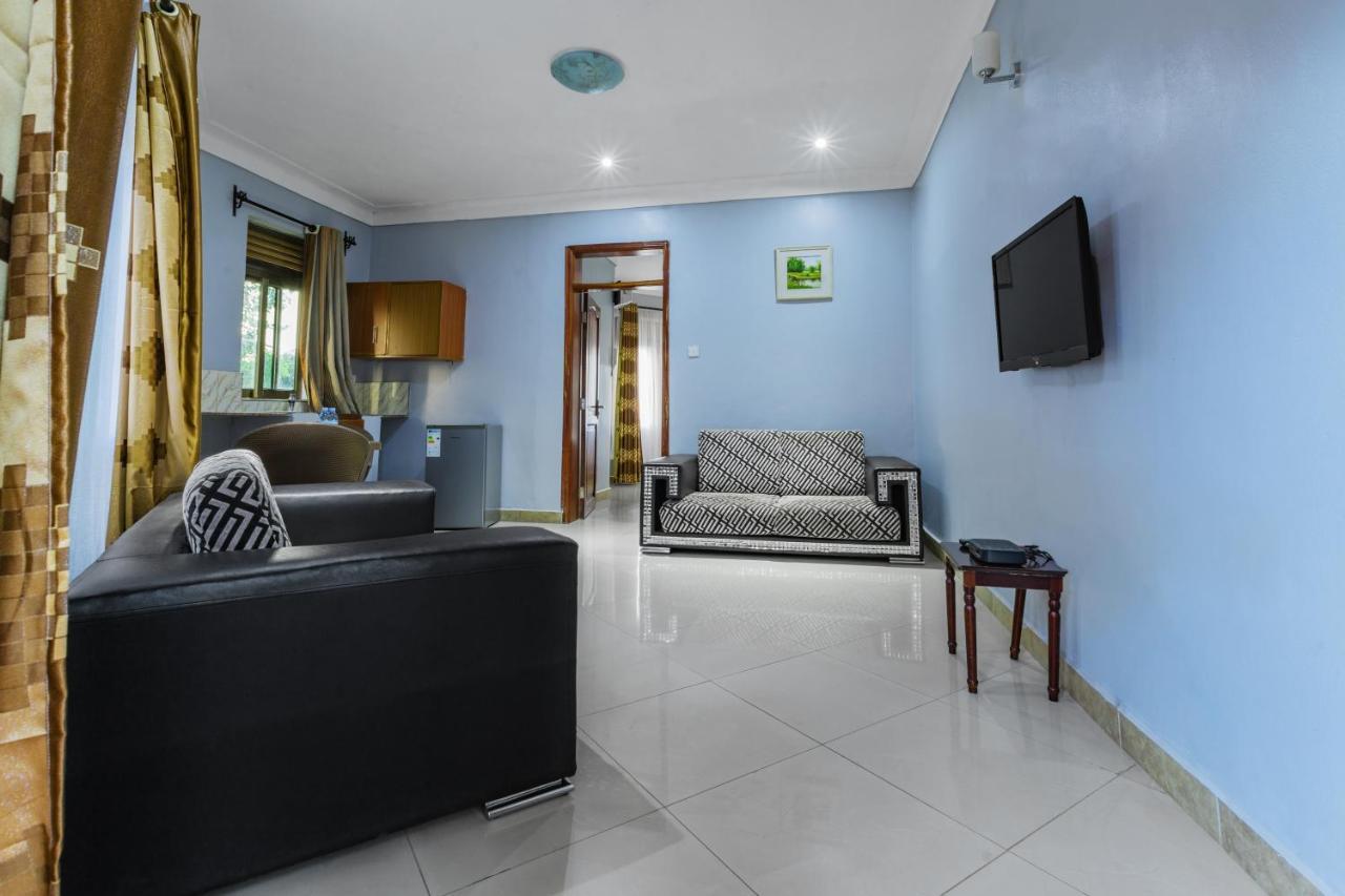 Santa Maria Hotel Entebbe Buitenkant foto