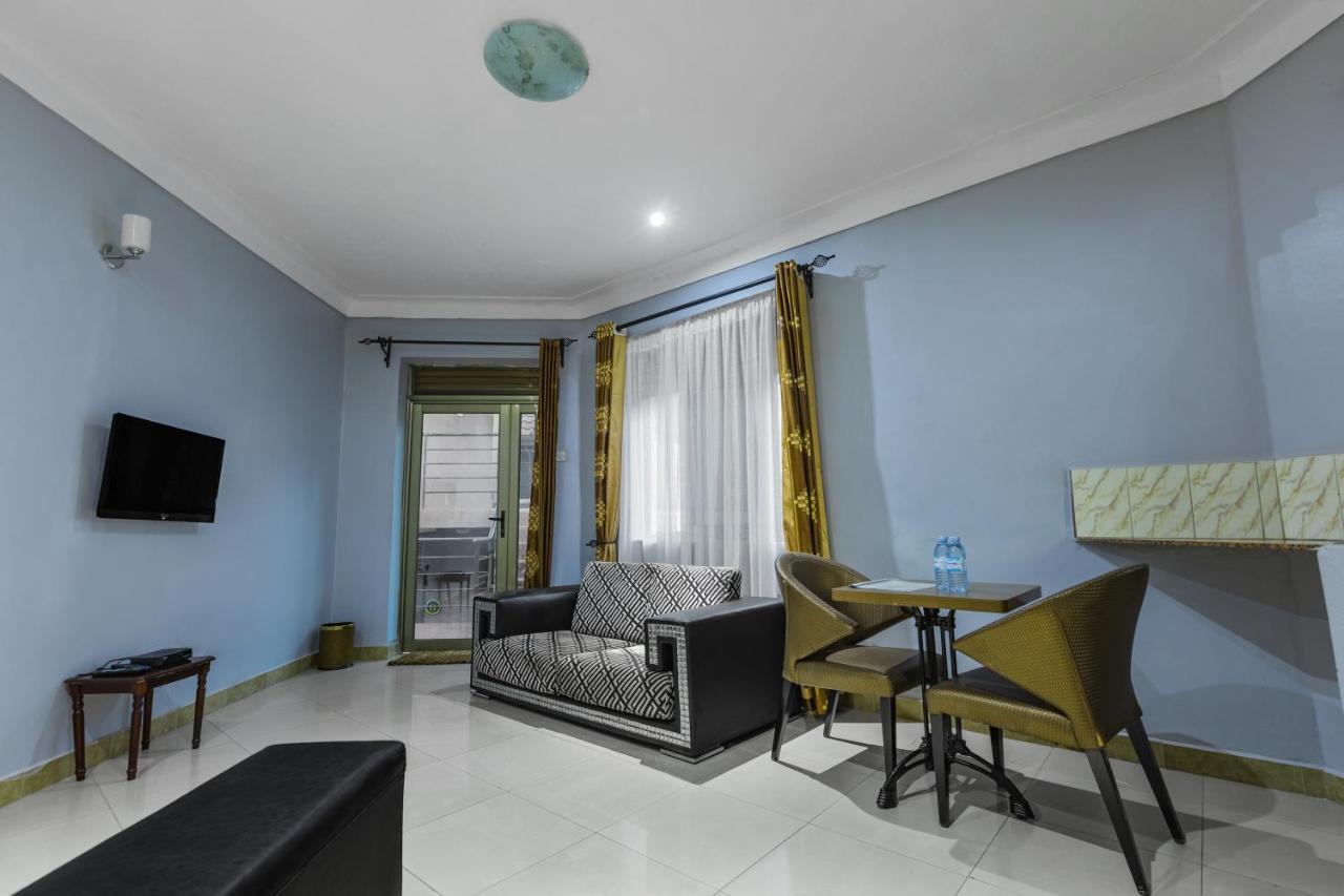 Santa Maria Hotel Entebbe Buitenkant foto