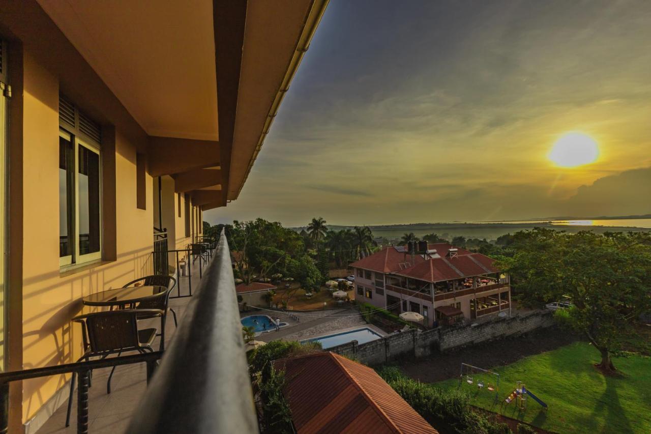 Santa Maria Hotel Entebbe Buitenkant foto