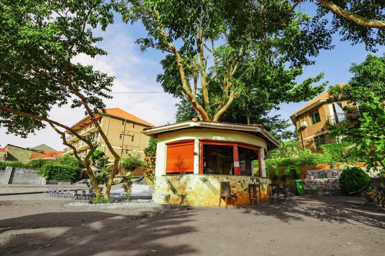 Santa Maria Hotel Entebbe Buitenkant foto