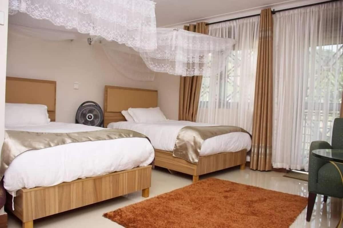 Santa Maria Hotel Entebbe Buitenkant foto